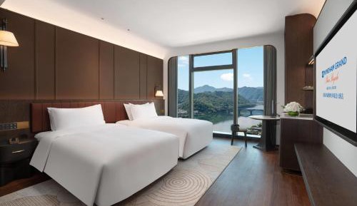 Elegant Twin Room with River View