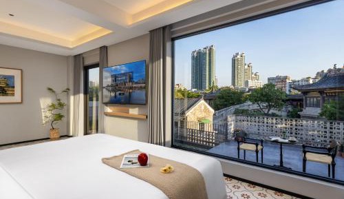 Deluxe Double Room with Balcony