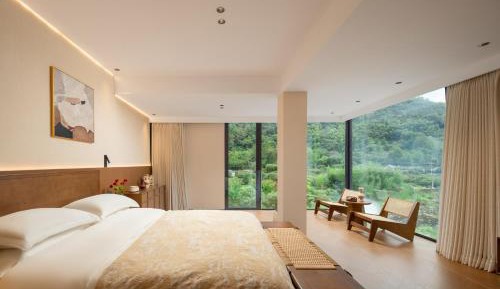 Queen Room with Balcony