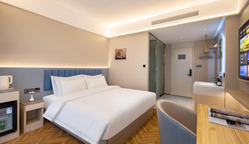 Deluxe Room (2 Adults + 1 Child)