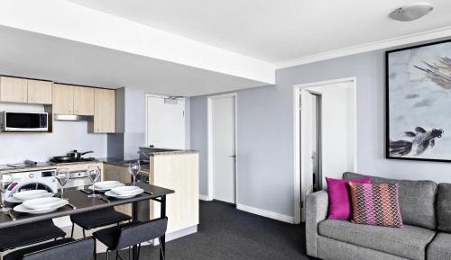 Two-Bedroom Apartment with Two Queen Beds