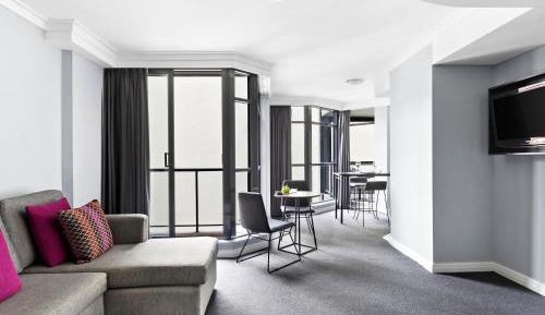 One-Bedroom Suite with One Queen Bed