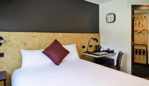 Standard Queen Room