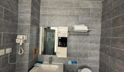 Deluxe Double Room (2 Adults + 1 Child)