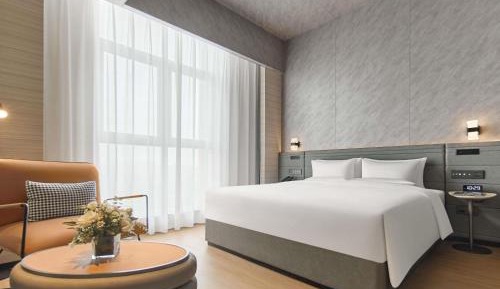 Standard Room One Queen Bed