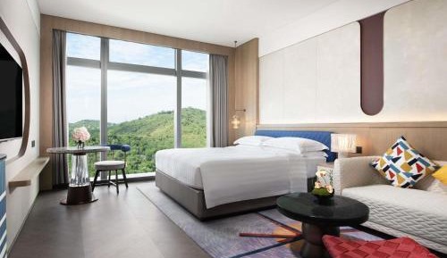Executive Deluxe King Room with Garden View and M Lounge Access