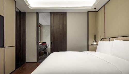Movenpick Deluxe Suite