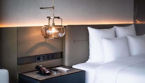 Deluxe Executive King Room with City View - High Floor