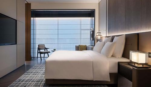 Deluxe King Suite with City View