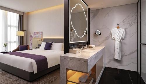 Superior Room with One King Bed