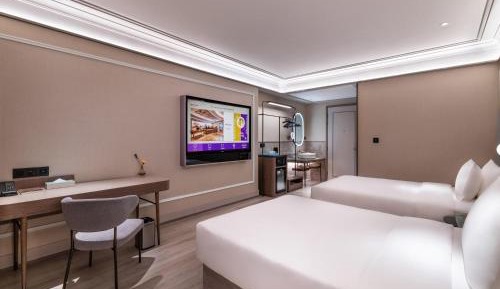 Deluxe Suite with Two Single Beds