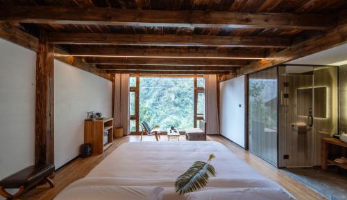 Deluxe Double Room with Shower