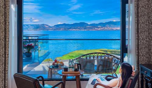 Deluxe Double Room with Balcony and Sea View