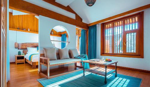 Suite with Mountain View