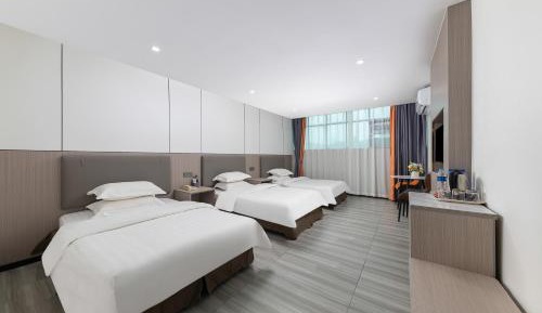 Superior Triple Room with Bathroom