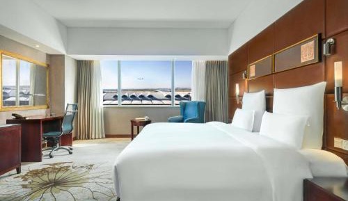 Deluxe King Room with View