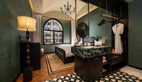 Deluxe Queen Room