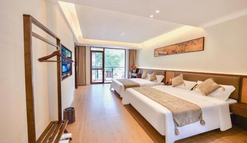 Deluxe Double or Twin Room with Balcony