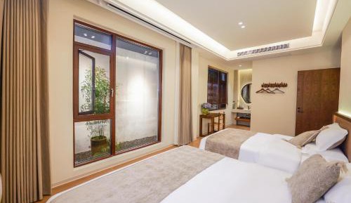 Superior Deluxe Double or Twin Room 