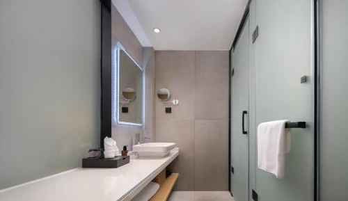 Deluxe Double Room with Balcony and Sea View