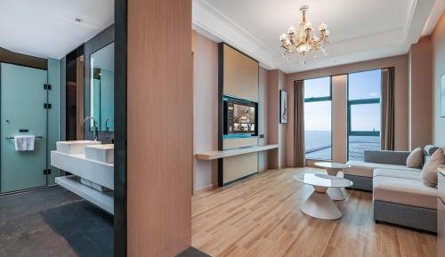 Deluxe Suite with Sea View