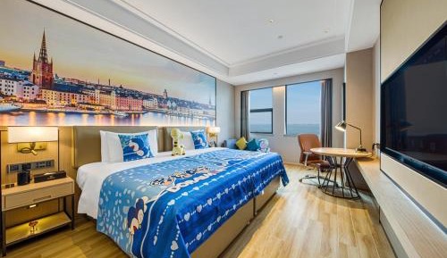 Deluxe Room (2 Adults + 1 Child)