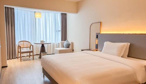 Deluxe Queen Room