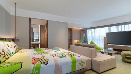 Suite with One King Bed and One Single Bed 