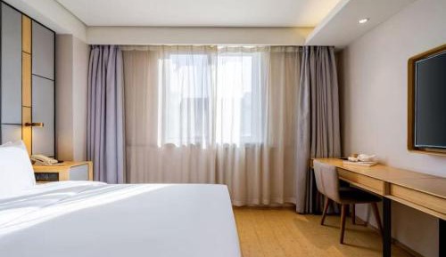 Business Queen Room