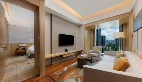 One-Bedroom Suite Lounge Access