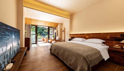 Deluxe King Room