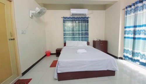 Three-Bedroom Apartment with Balcony