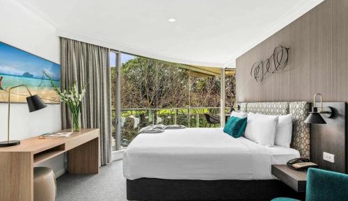 Two-Bedroom Deluxe Apartment with Garden View