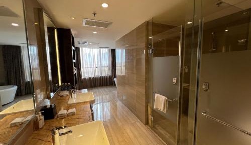 One-Bedroom Suite with Balcony