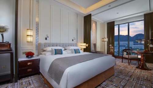 Deluxe Double Room with Lake View