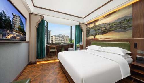 View Queen Room
