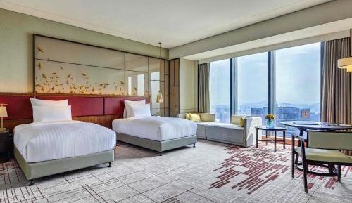 Superior King Room with City View