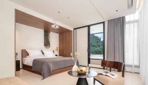 King Room with Mountain View