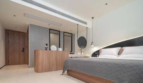 Queen Room with Garden View