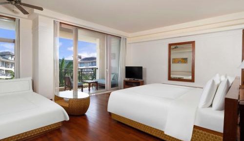 Swiss Signature Room, 1 King Size Bed and 1 Sofa Bed	