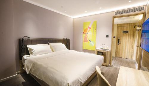 Business Queen Room