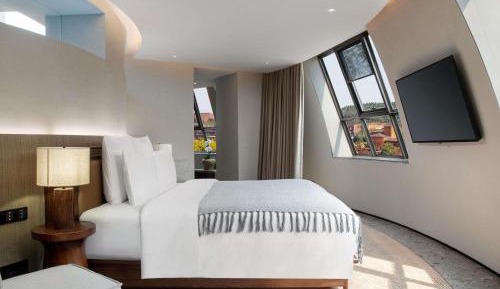 The Azure Glaze One-Bedroom King Room with Park View