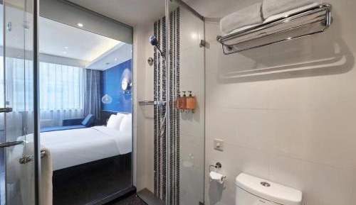Business Queen Room