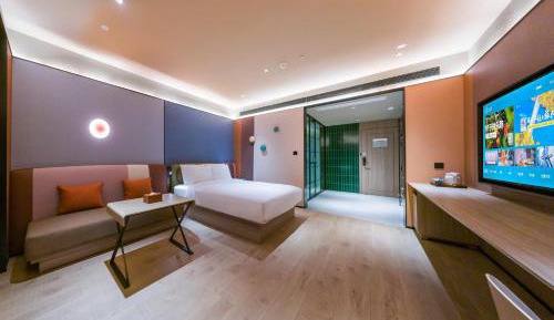Sunshine King Room