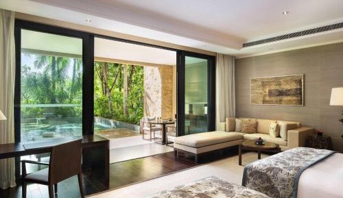 Standard King Room Pool