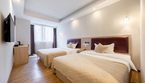 Deluxe Room (2 Adults + 1 Child)