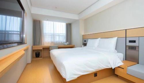 Business Queen Room