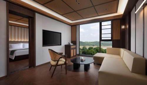 King Suite with River View - Non-Smoking