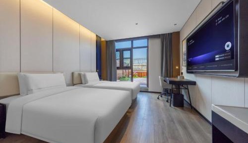 Premier Twin Room with Courtyard