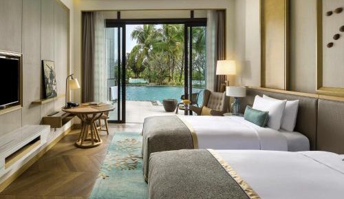 Lagoon Pool  Twin Beds Room 
